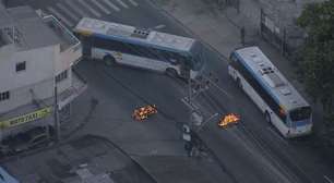 Traficantes usam ônibus e barricadas com fogo contra operação da PM na Cidade de Deus, no Rio