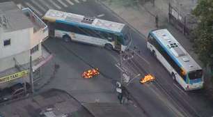 Traficantes usam ônibus e barricadas em chamas durante operação da PM na Cidade de Deus
