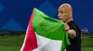 Técnico do Egito ergue bandeira e dedica classificação aos palestinos