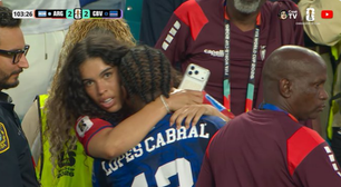 Quem é mulher abraçada por herói de Cabo Verde contra a Argentina