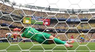 Goleiro da Noruega vira alvo nas redes sociais após pegar pênalti de Guimarães e desentendimento com Neymar