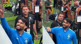 Lesionado, Paquetá recebe carinho dos filhos e da esposa em jogo com a Noruega