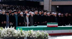 Filhos de Ali Khamenei comparecem ao segundo dia de funeral do aiatolá no Irã; atual líder permanece desaparecido