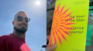 Conheça o livro de Clarice Lispector que Ricky Martin está lendo durante turnê