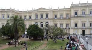 Cinzas do incêndio que atingiu Museu Nacional viram obras de arte em nova exposição