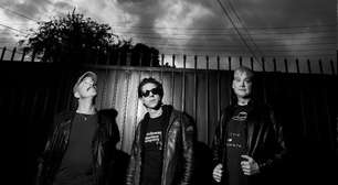 Alkaline Trio cancela turnê porque Matt Skiba não consegue "falar, andar, tocar ou cantar"