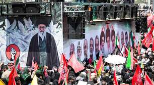 Multidão grita 'morte aos EUA e Israel' em funeral de Khamenei