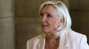 Justiça francesa mantém condenação de Le Pen, mas abre caminho à candidatura