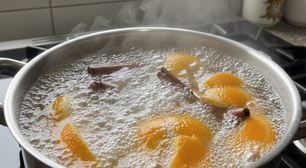 Vi minha avó ferver cascas de laranja com canela a vida inteira e agora não vivo sem esse truque em casa