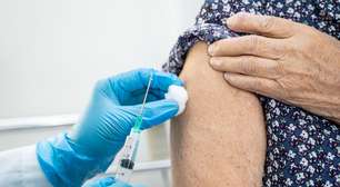 Quais são as vacinas essenciais após os 60 anos? Médicos explicam