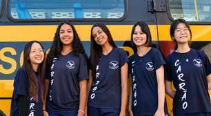 Alunas brasileiras de 16 e 17 anos transformaram óleo de cozinha em biodiesel que moveu um ônibus por quase uma semana