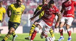 Vila Nova marca no fim, vence São Bernardo e retoma liderança da Série B