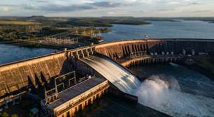 Com 20 unidades geradoras e 14 mil MW, Itaipu continua sendo uma estrutura que transforma água em energia para 2 países ao mesmo tempo