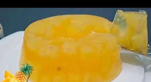 Sobremesa de abacaxi incrivelmente cremosa e refrescante feita com pedaços da fruta, uma delícia