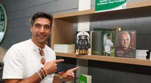 Palmeiras cria espaços de leitura na base e homenageia técnico Abel Ferreira