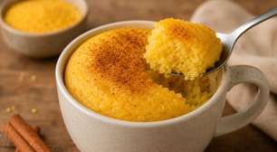 Esqueça o forno: este bolo de fubá de caneca fica macio, saboroso e pronto rapidinho