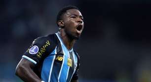 Amuzu volta aos treinos e reforça o Grêmio contra o Cruzeiro