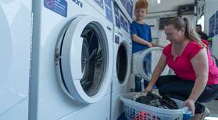 Excesso de roupa na máquina: o hábito comum que prejudica a lavagem
