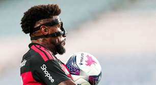 Emerson Royal confirma proposta, mas diz: "cabeça no Flamengo"