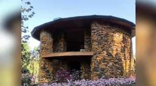 Inspirada em castelos medievais, construção de pedra feita à mão por pai e filho vira atração no interior de Santa Catarina