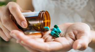 Farmacêutica explica se pode guardar remédios no banheiro