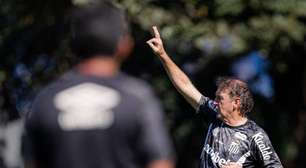 Cuca comanda treino tático no Santos visando testes antes da volta do Brasileirão
