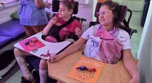 Carrinho postural pra Bia e pra Gigi: conforto e autonomia para duas amigas