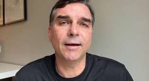 Flávio diz que PF fez buscas dentro do quarto da irmã mais nova atrás de armas de Bolsonaro: 'Muito constrangedor'