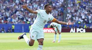 Com gols em seis minutos França vence Marrocos e vai para a semifinal da Copa; veja os gols