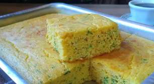 Bolo salgado de liquidificador feito sem farinha de trigo super fofinho e saboroso, ideal para o lanche ou jantar