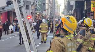 Bombeiros combatem incêndio na Rua dos Andradas e resgatam vítimas em segurança