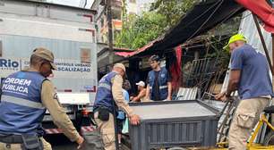 Operação apreende 29 equipamentos e remove veículos em Copacabana