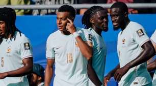 Mbappé tranquiliza a França após deixar gramado com dores: "Está tudo bem"