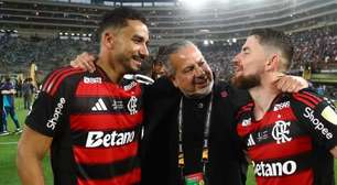"Larga o celular": bastidor da intertemporada mostra jogador do Flamengo orientando promessa
