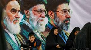 Irã inicia nova era política após sepultamento de Khamenei