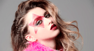 Do delineado ao brilho: 5 passos para uma maquiagem glam rock