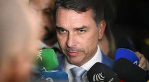 Flávio Bolsonaro sai em defesa de Valdemar Costa Neto e fala em 'perseguição'