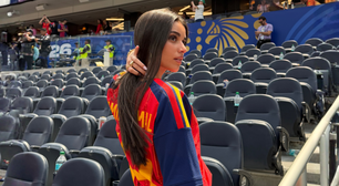 Parecem sapatilhas de balé, mas são os sapatos românticos da Melissa no tom 'bandeira da Espanha' que estou viciada em combinar com jorts neste inverno
