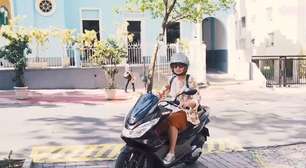 Apresentadora de 67 anos usa scooter para ir trabalhar na Globo