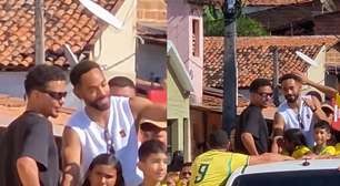 Matheus Cunha é recebido com festa em Baía Formosa após Copa do Mundo