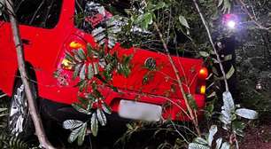 Motorista perde controle de carro e sai da pista na ERS-324, em Vila Maria