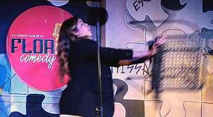 Do nada, comediante é ofendida e leva cadeirada no meio de show de stand up