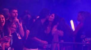 Ivete Sangalo e empresário Tiago Maia são flagrados aos beijos em show do Belo
