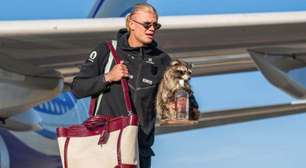 Haaland chama atenção na chegada à Noruega após disputa da Copa do Mundo