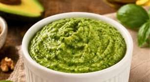 Molho pesto de avocado cremoso e fácil: aprenda a fazer