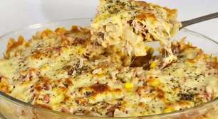 Macarrão cremoso de forno com queijo derretido e molho encorpado, um prato principal digno de elogios