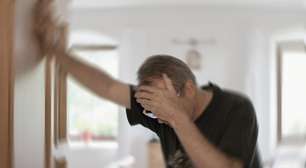Tontura ao se levantar: causas, riscos e como prevenir