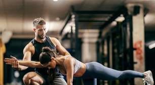 O que significa quando o seu corpo trava nos treinos e por que a mobilidade antes da musculação é o segredo médico para evitar lesões
