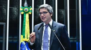 Flávio Bolsonaro escolhe Carlos Portinho para disputar o Senado pelo Rio