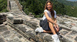 Patrícia Poeta aposta em 'tênis feio' e gravata para mala de viagem da China